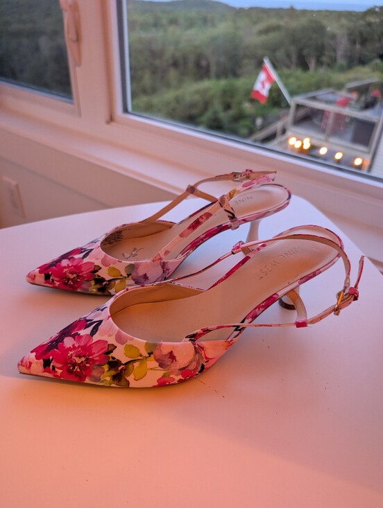 Nine West Shoes - Bright Pink Floral Pointed-Toe Slingback Kitten Heels | Size 7 | Nine West